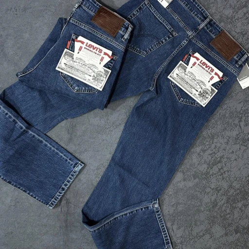 Levis